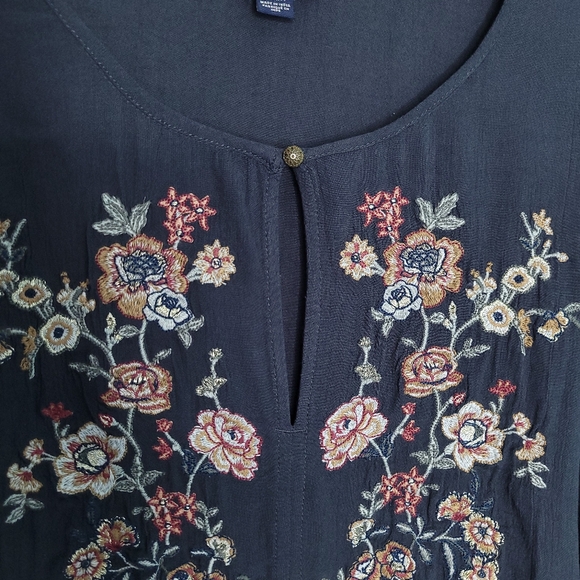 AMERICAN EAGLE WOMEN'S Floral Embroidered Bell Sleeve Boho Top MEDIUM - Picture 13 of 16